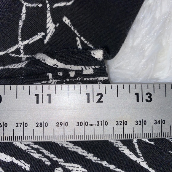 EUC Talbots Capri Printed Pants in Black and White Side Zip - Picture 6 of 7